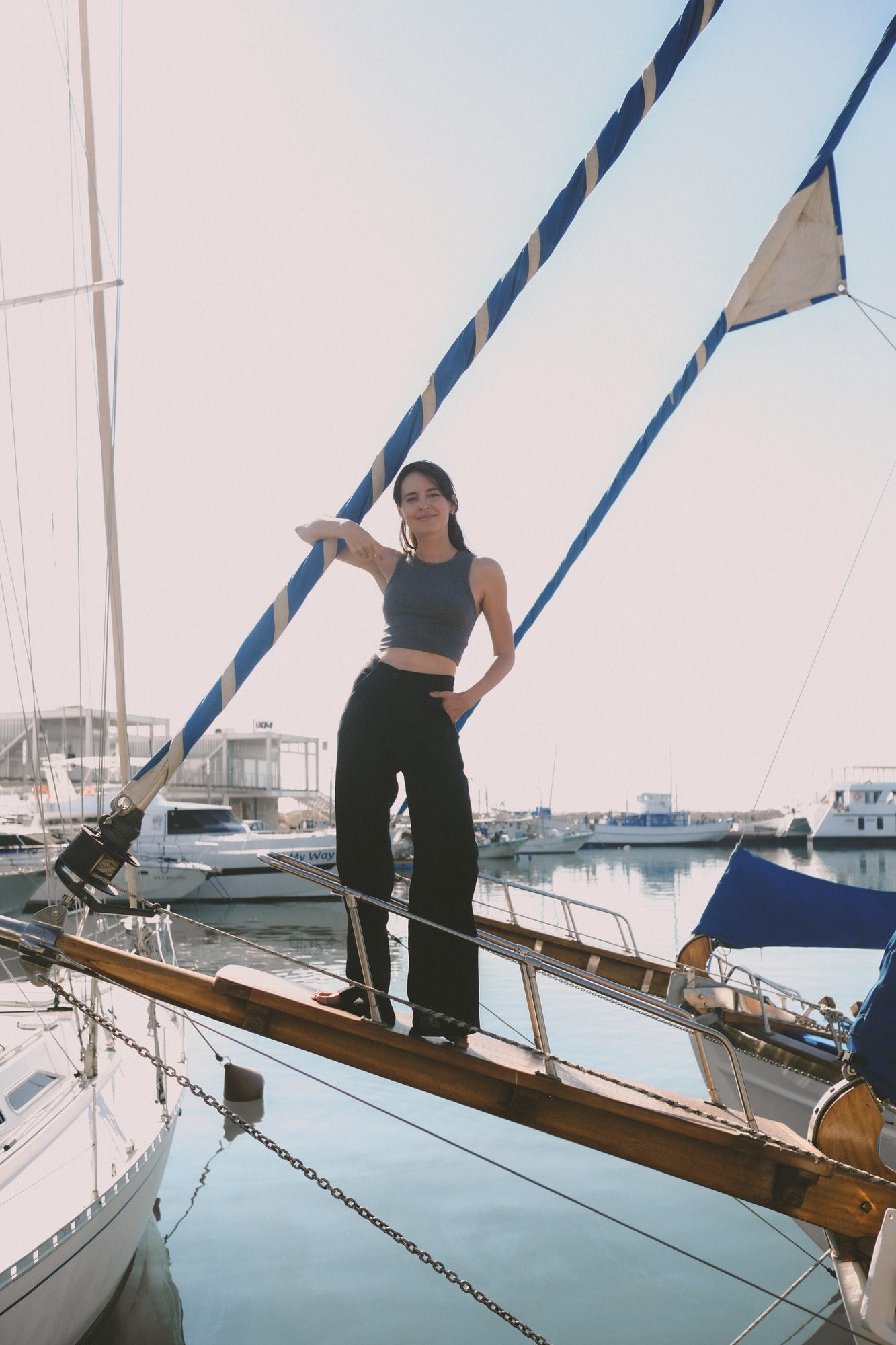 RIBBED CROPPED T-SHIRT