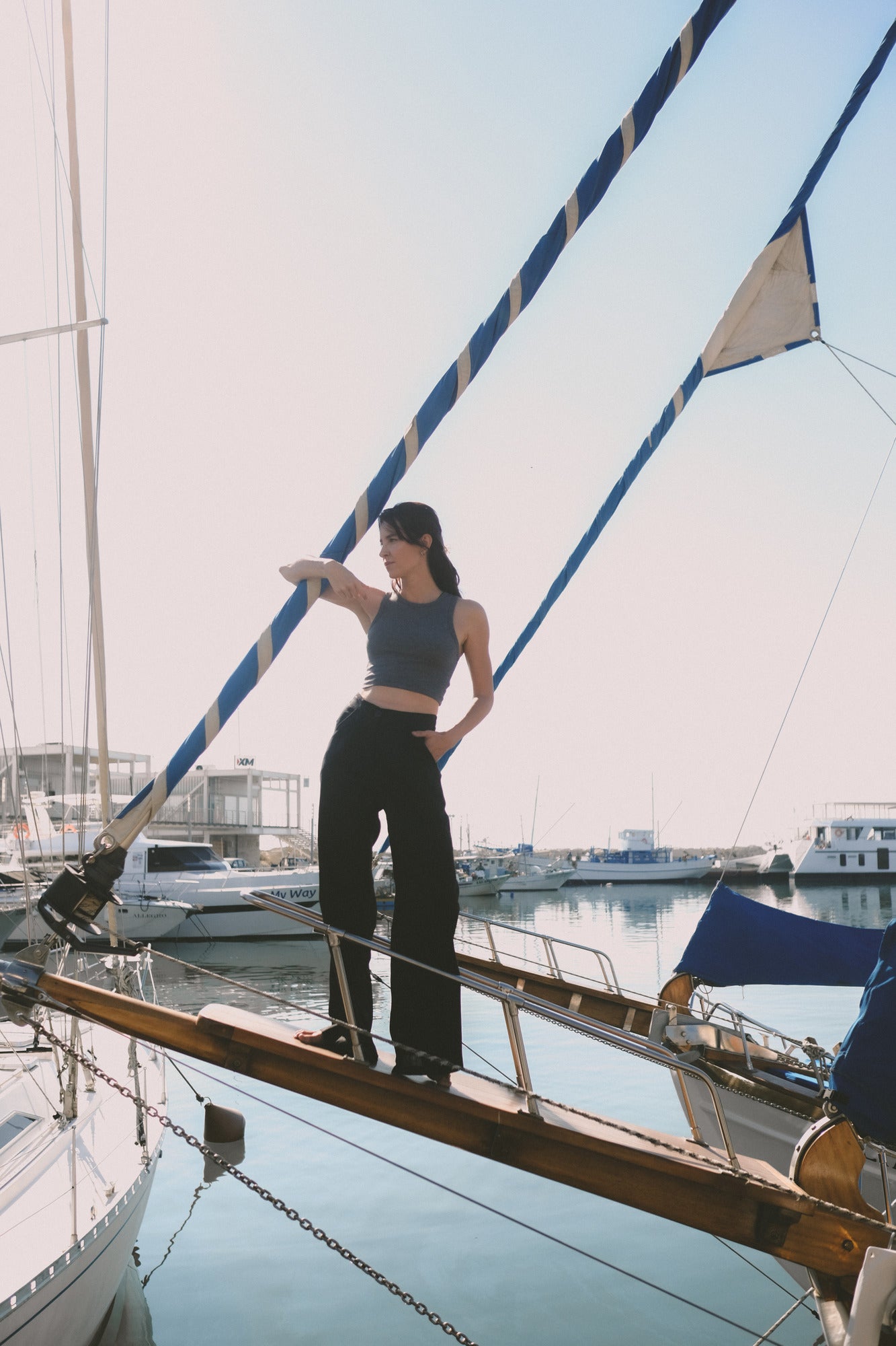 RIBBED CROPPED T-SHIRT