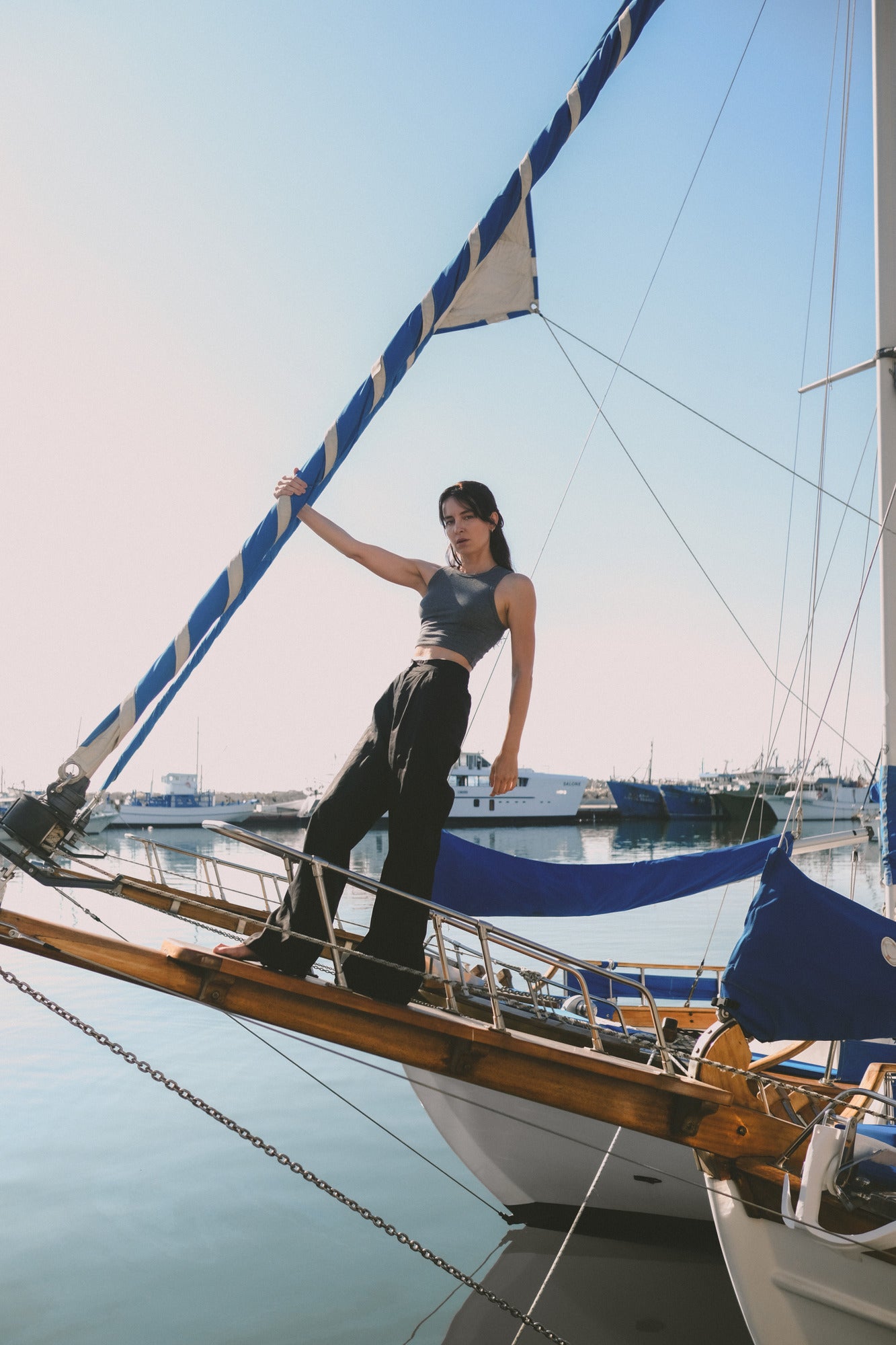 RIBBED CROPPED T-SHIRT