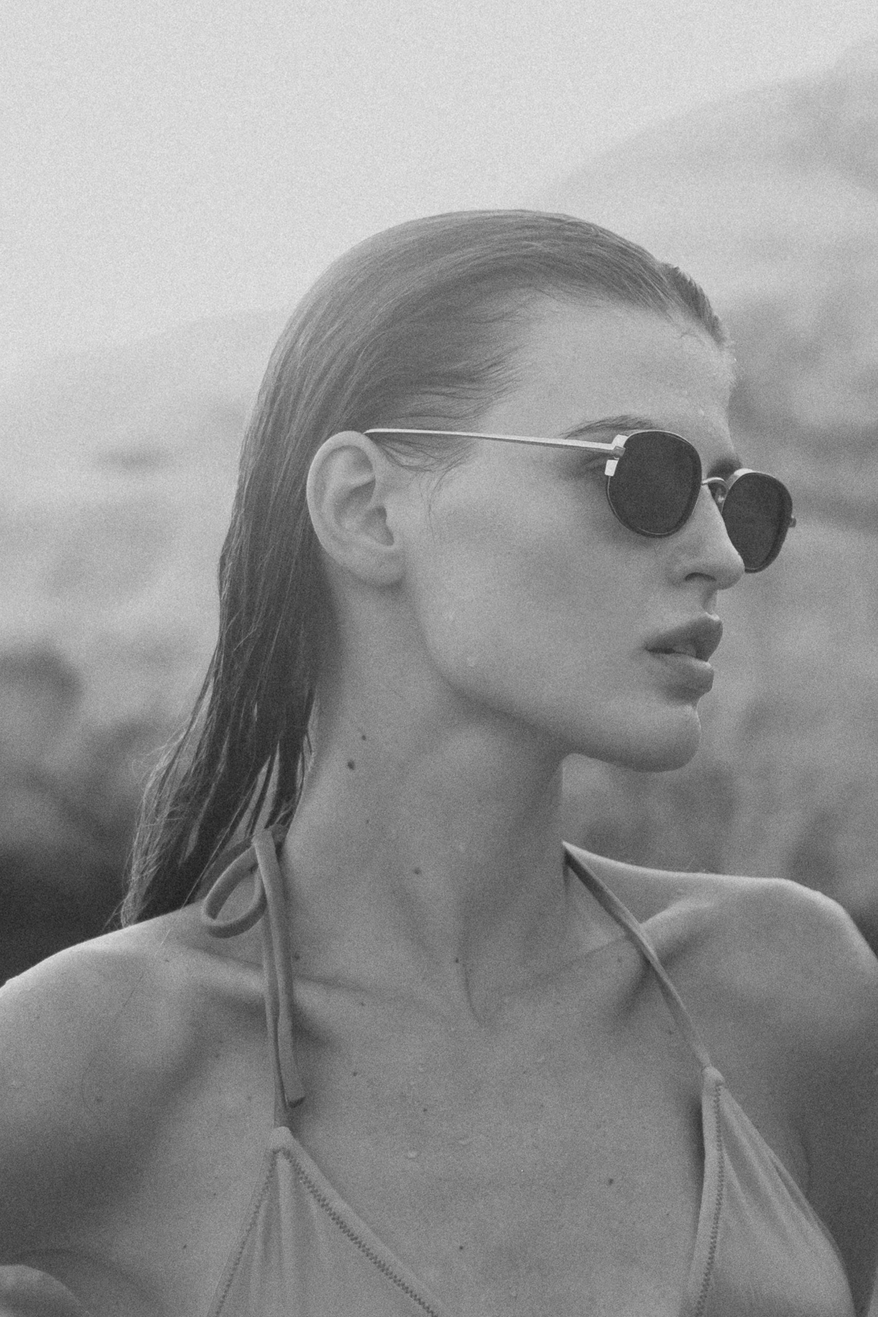 SUNGLASSES WITH METAL FRAMES