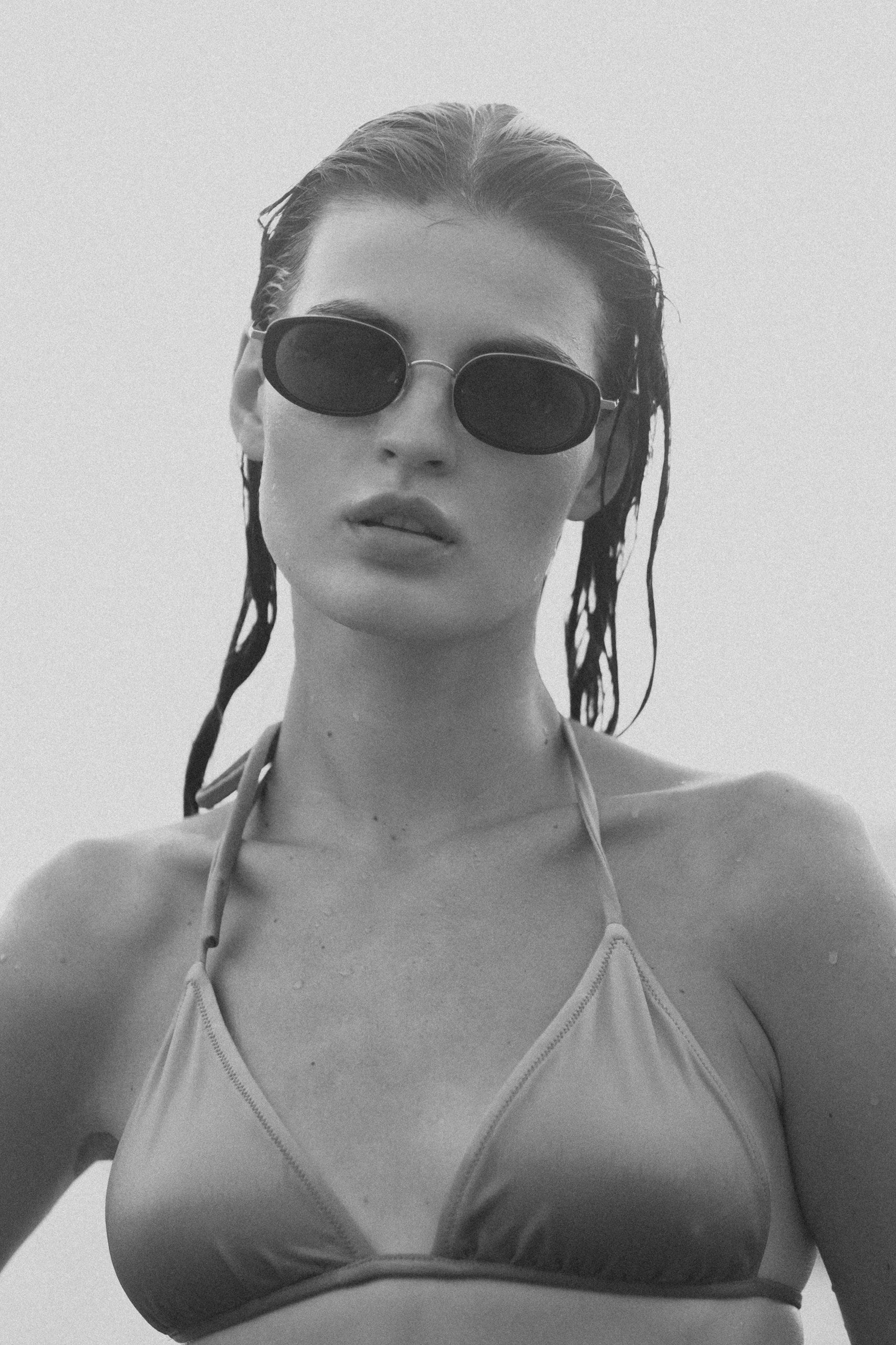 SUNGLASSES WITH METAL FRAMES