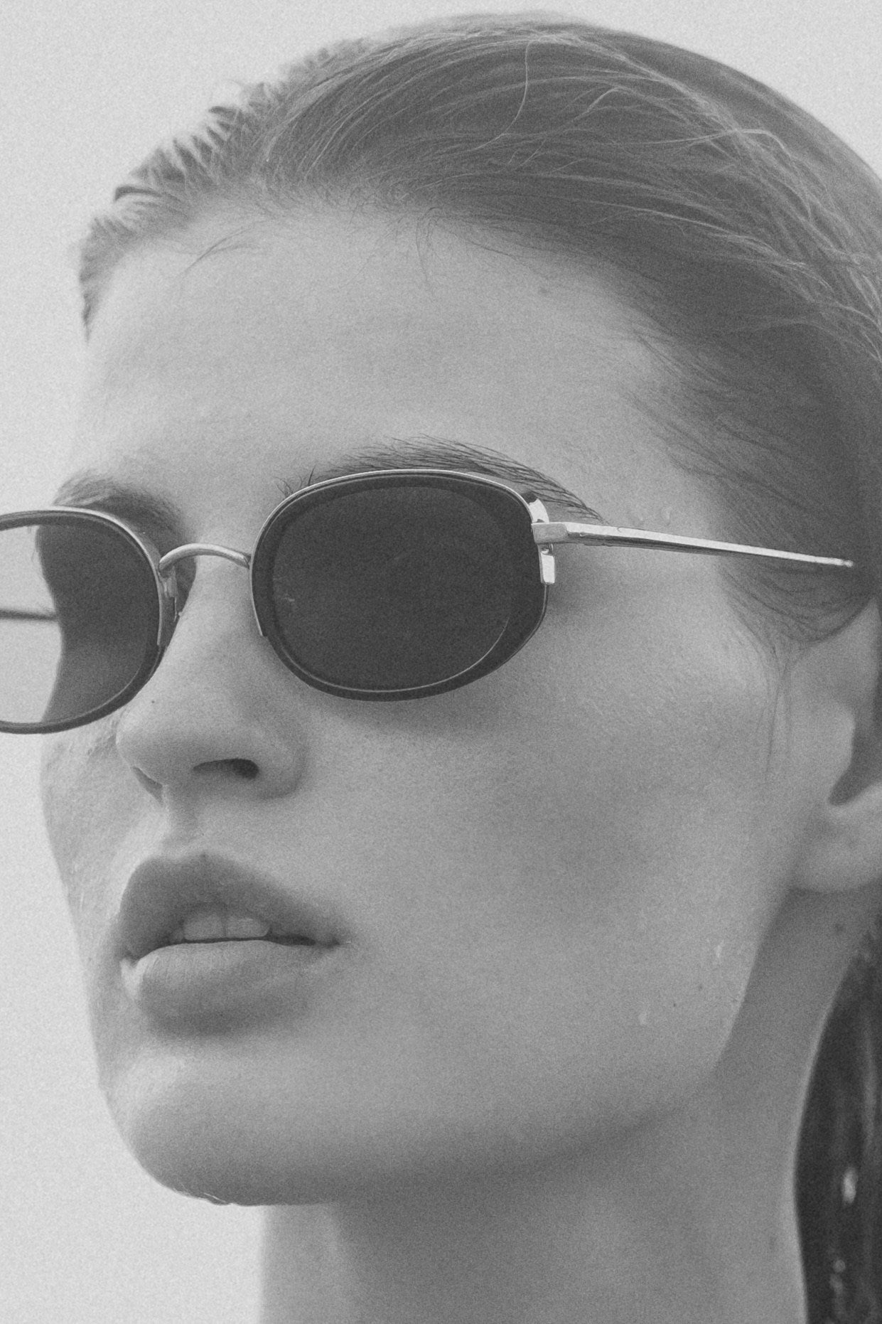 SUNGLASSES WITH METAL FRAMES