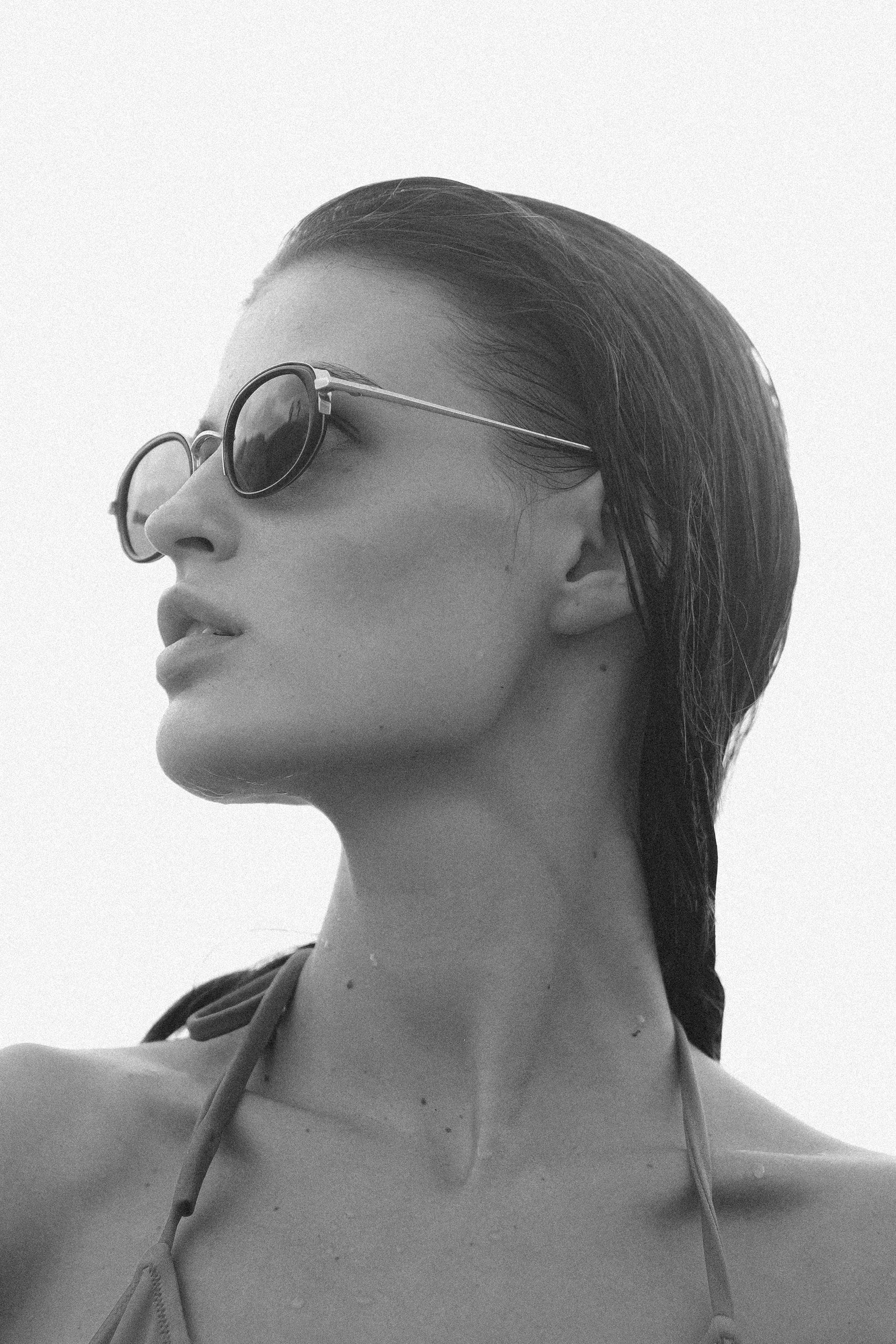 SUNGLASSES WITH METAL FRAMES