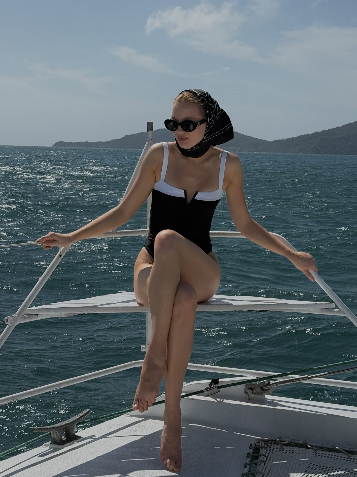 ONE-PIECE SWIMSUIT WITH CONTRASTING NECKLINE INSERTS